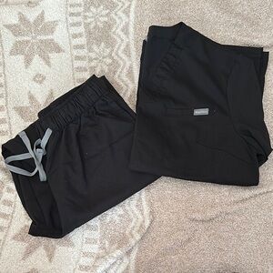 Niaahinn Black Scrub Set